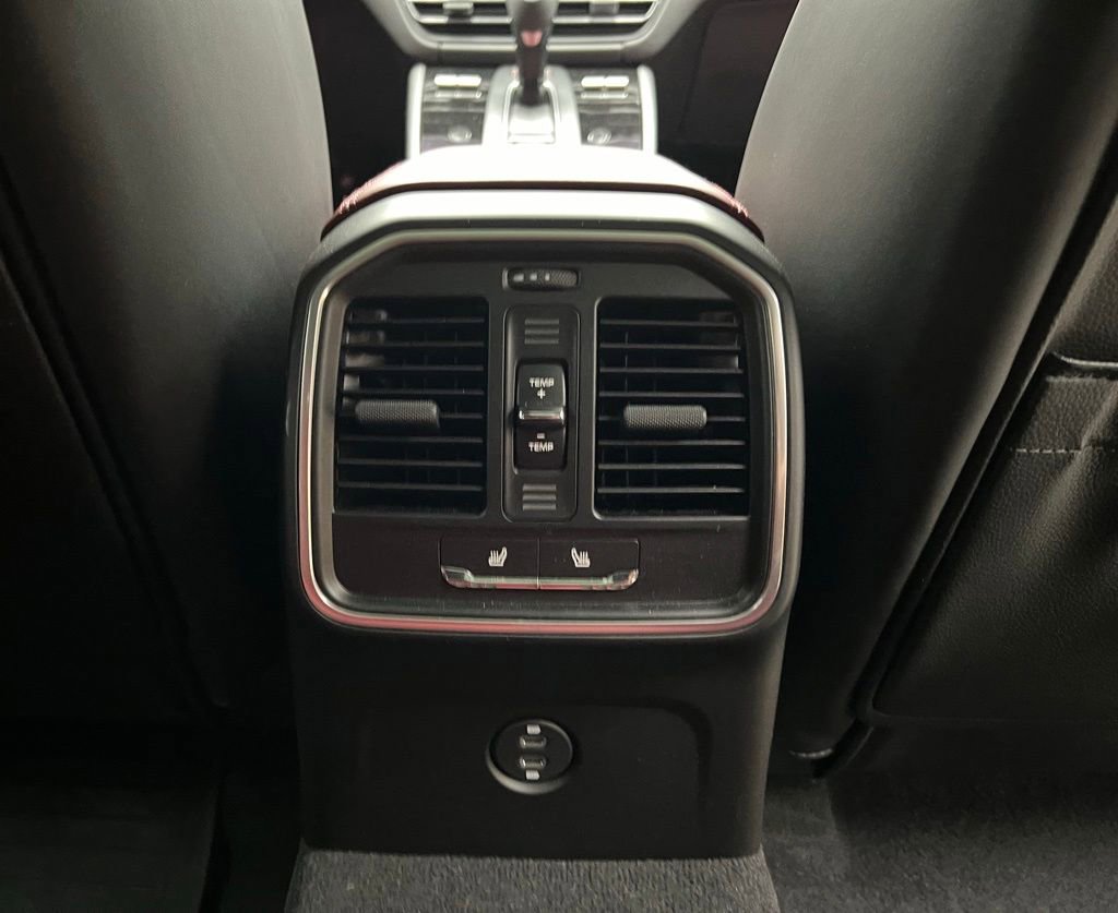 Certified 2025 Porsche Macan S AWD/4WD image 17
