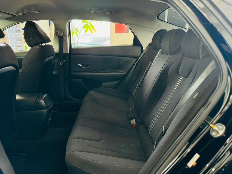 Used 2024 Hyundai Elantra SEL FWD image 16