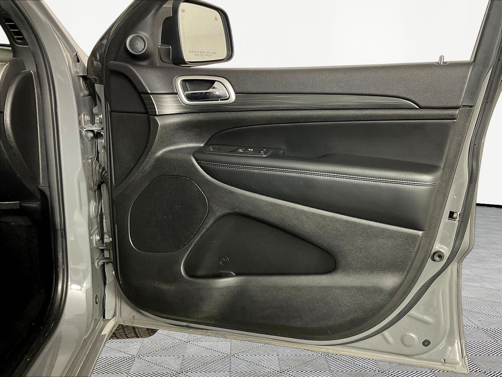 Used 2019 Jeep Grand Cherokee Altitude AWD/4WD image 28