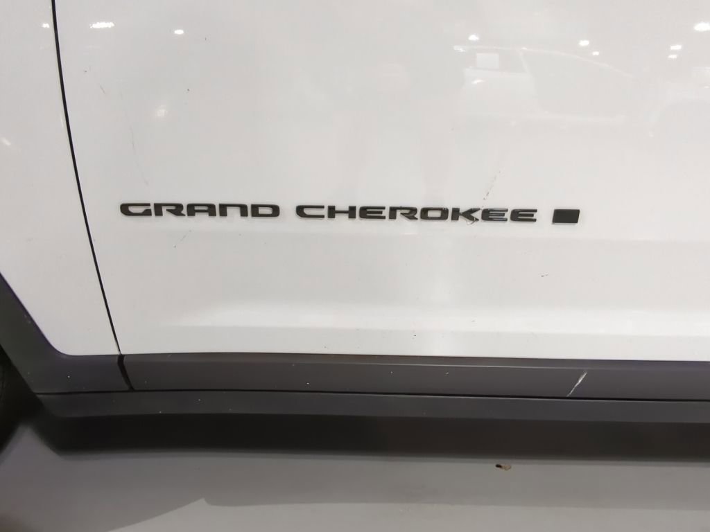 Used 2025 Jeep Grand Cherokee L Altitude image 11