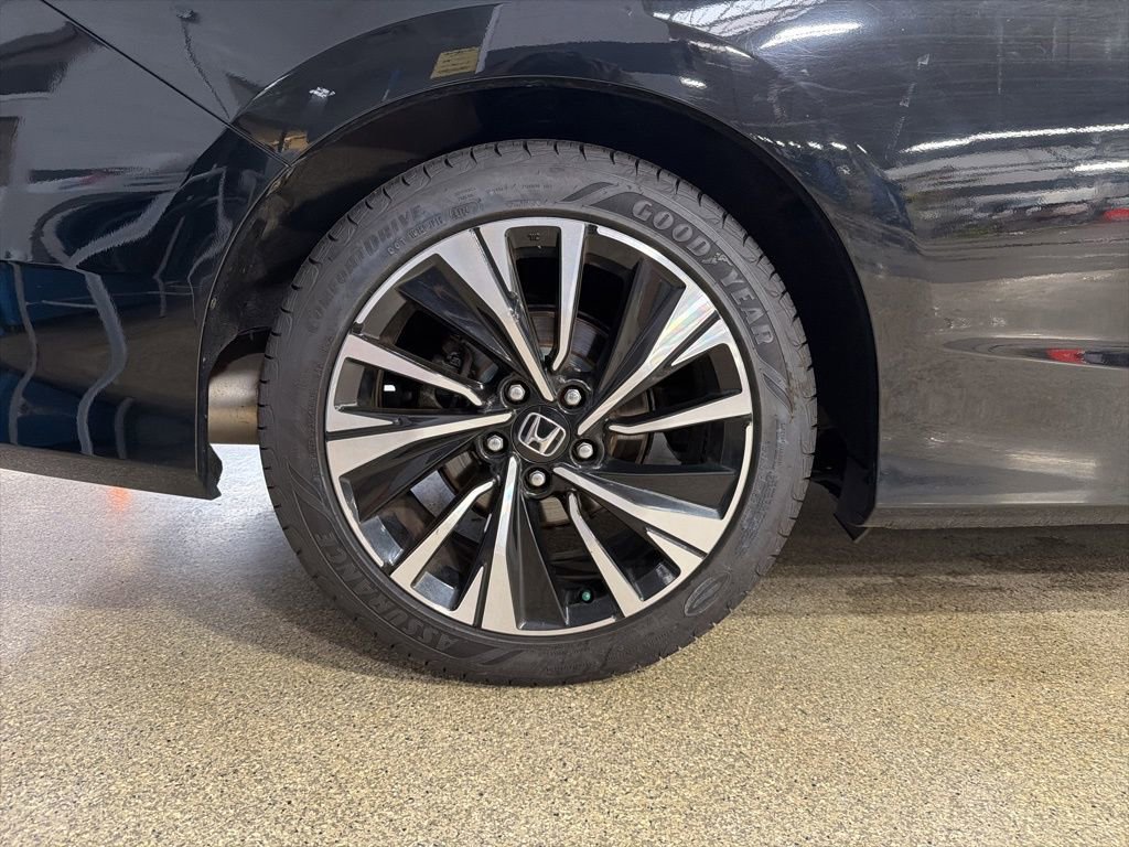 Certified 2017 Honda Accord EX-L image 22