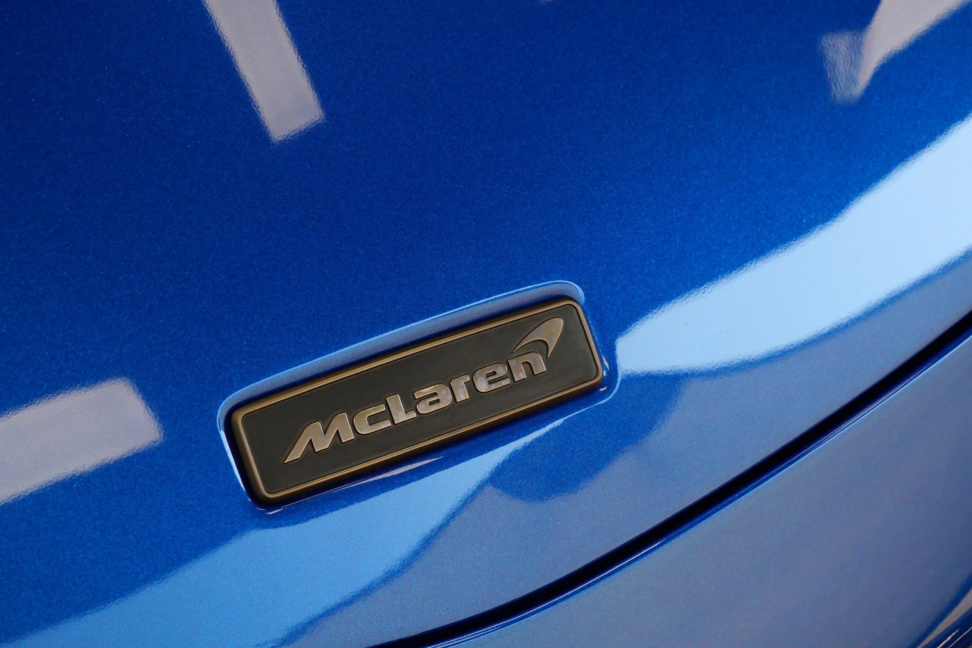 Used 2025 McLaren Artura Spider image 37