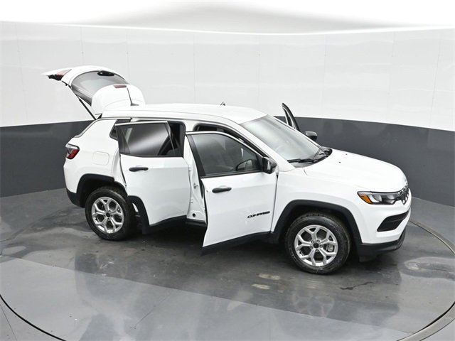Used 2025 Jeep Compass Sport image 48