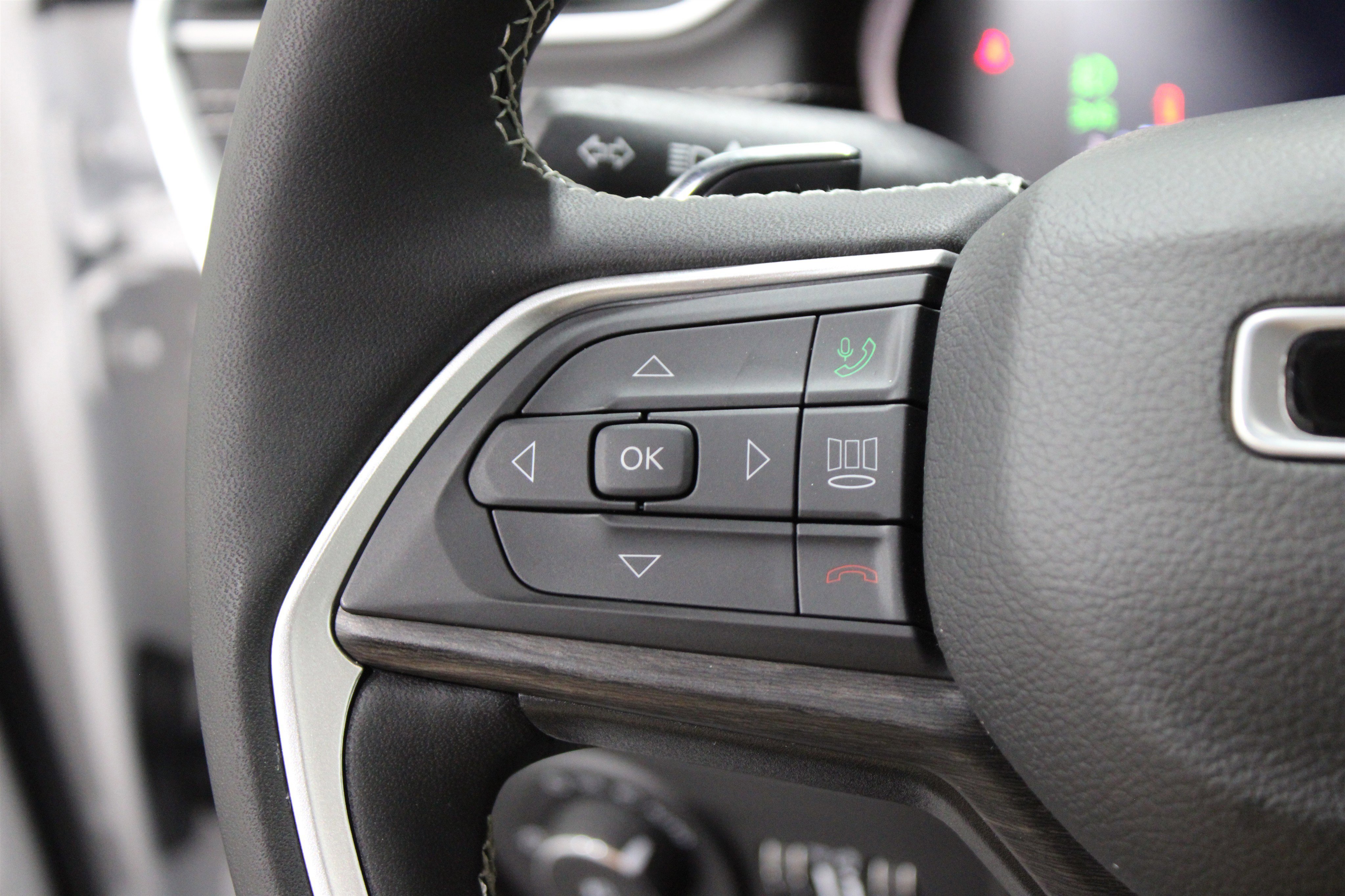 Used 2024 Jeep Grand Cherokee Limited image 10