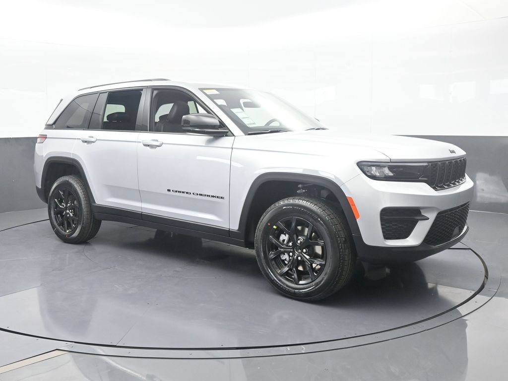 New 2025 Jeep Grand Cherokee Altitude image 8