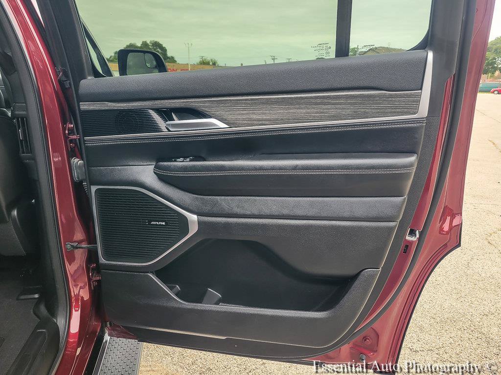 Certified 2024 Jeep Wagoneer Series II w/ Flexible Seating Group RWD image 28