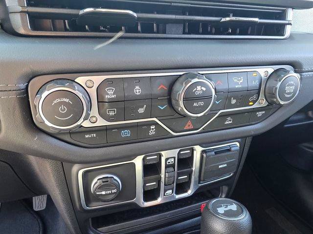 Used 2025 Jeep Wrangler Unlimited Sahara AWD/4WD image 24