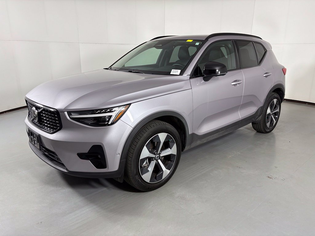 Used 2026 Volvo XC40 B5 Plus AWD/4WD image 4