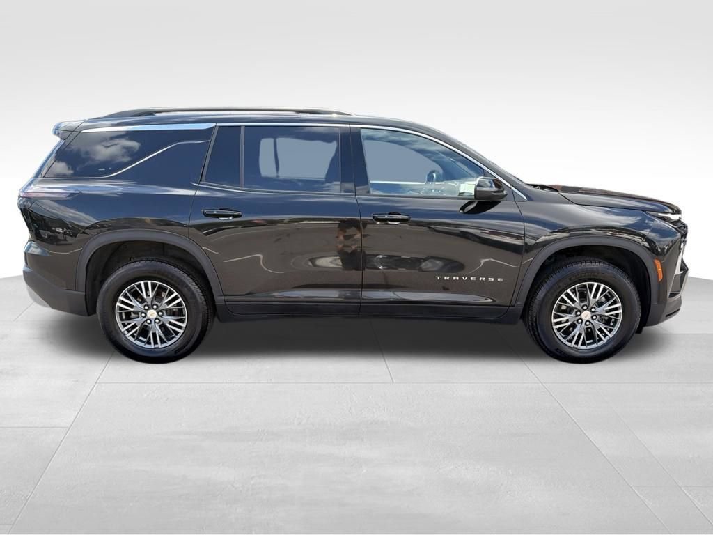 Used 2025 Chevrolet Traverse LT AWD/4WD image 8