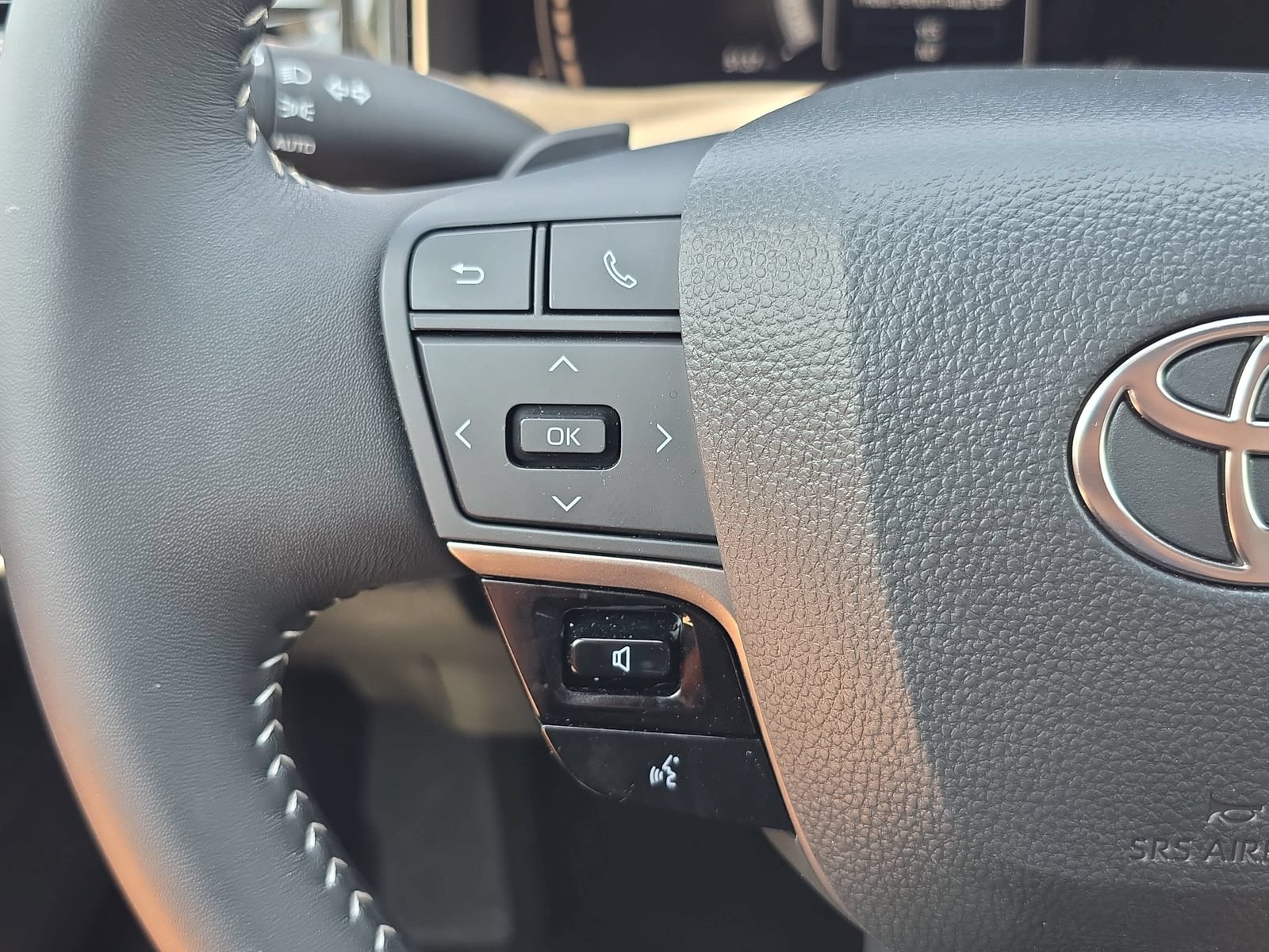 Used 2026 Toyota Camry SE w/ Multimedia Upgrade Package FWD image 14