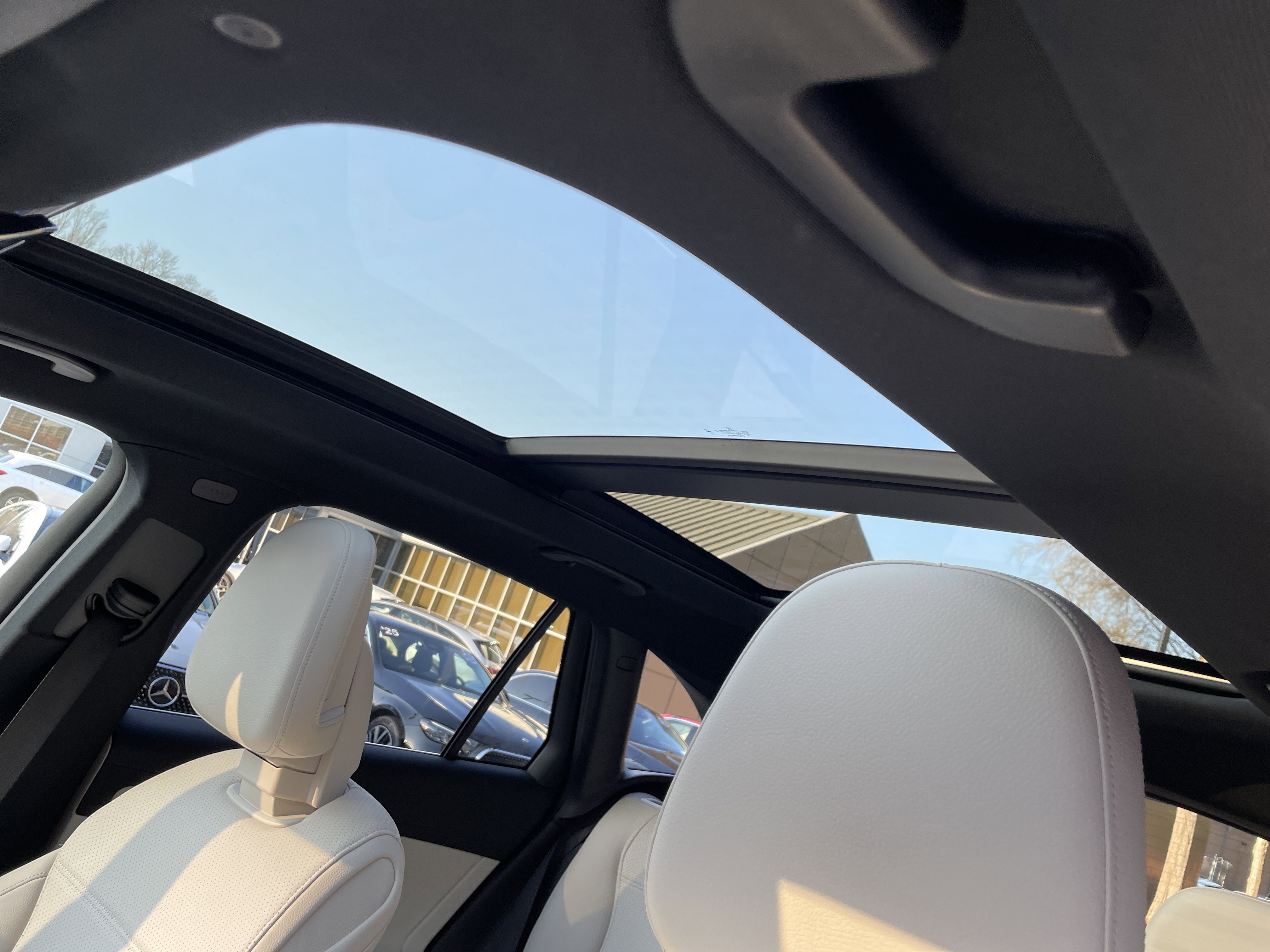 Used 2024 Mercedes-Benz GLC 300 4MATIC image 23