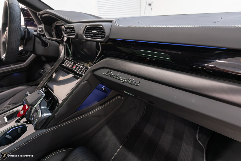 Used 2024 Lamborghini Urus S AWD/4WD image 35