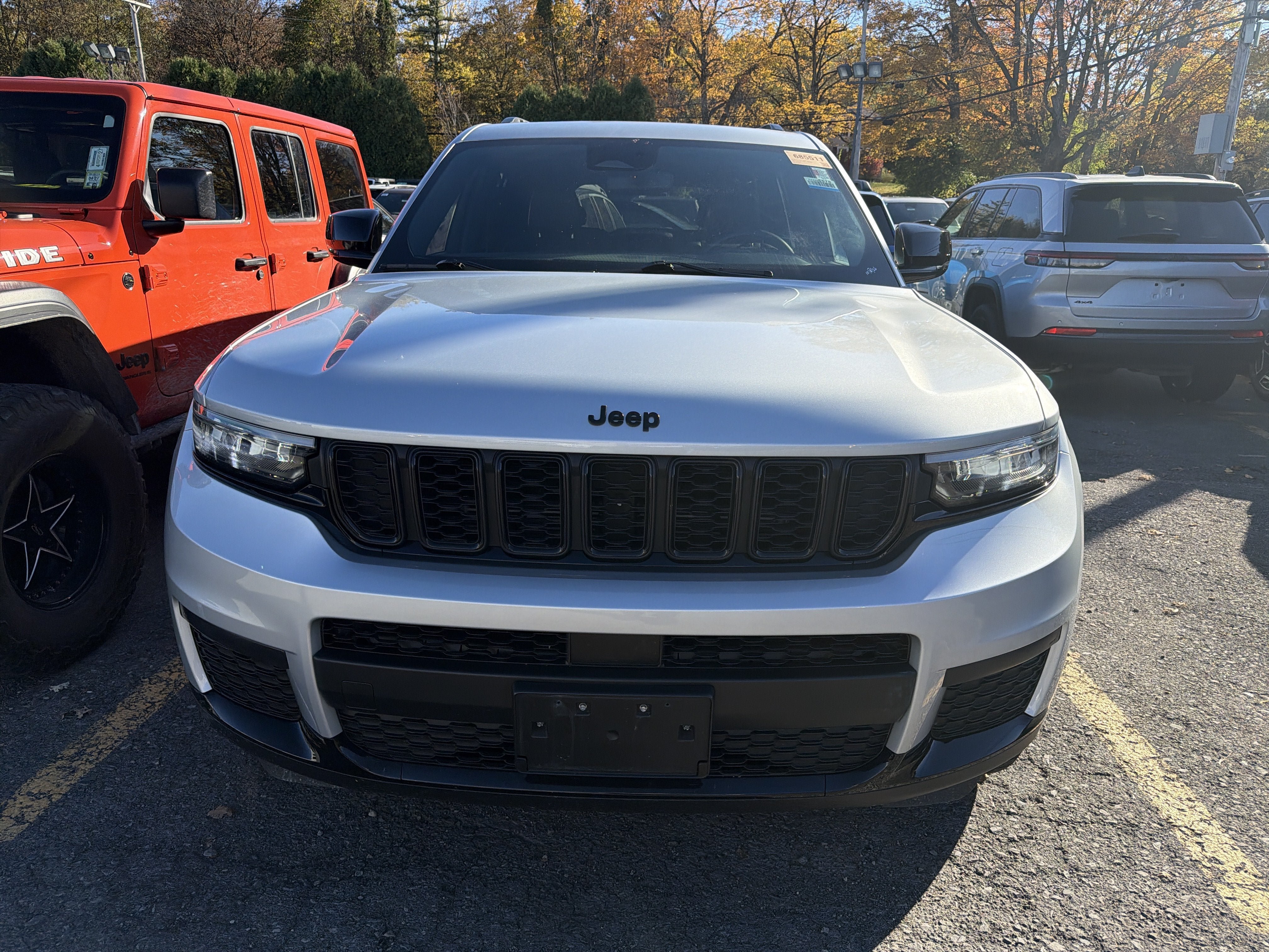 Used 2023 Jeep Grand Cherokee L Laredo AWD/4WD image 3