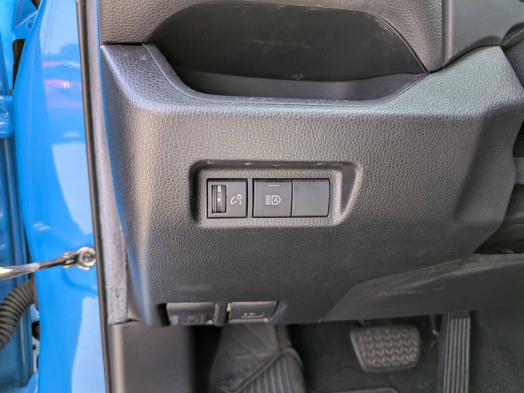 Used 2019 Toyota RAV4 LE FWD image 24