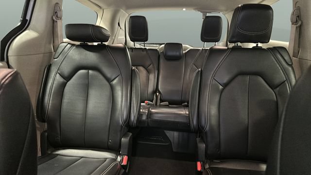 Used 2024 Chrysler Pacifica Touring-L FWD image 22