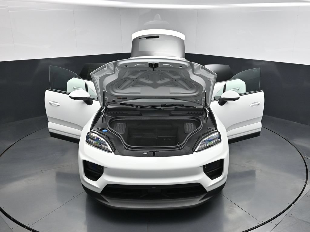 New 2026 Porsche Macan 4 Electric AWD/4WD image 30
