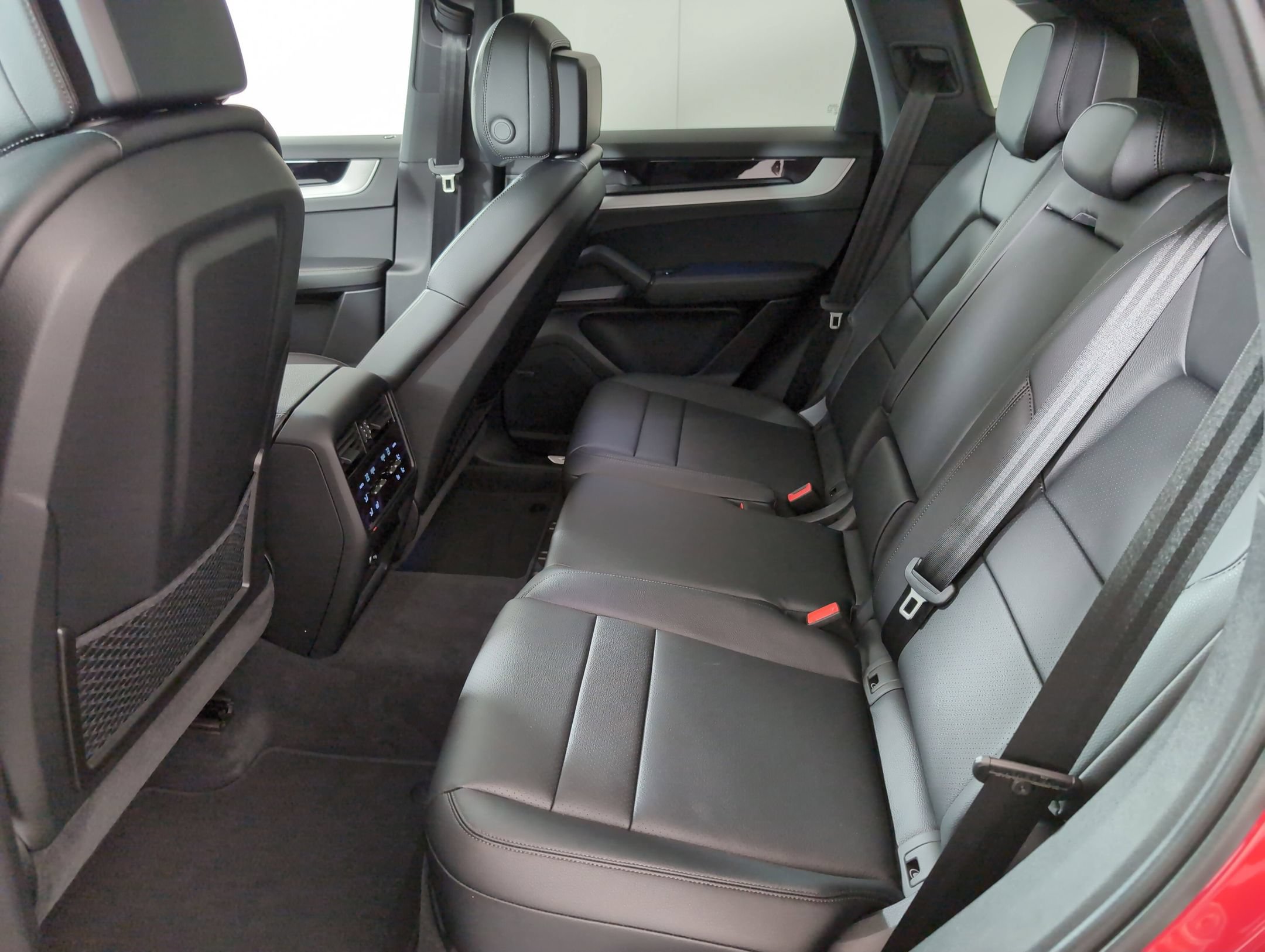 Certified 2025 Porsche Cayenne AWD/4WD image 20
