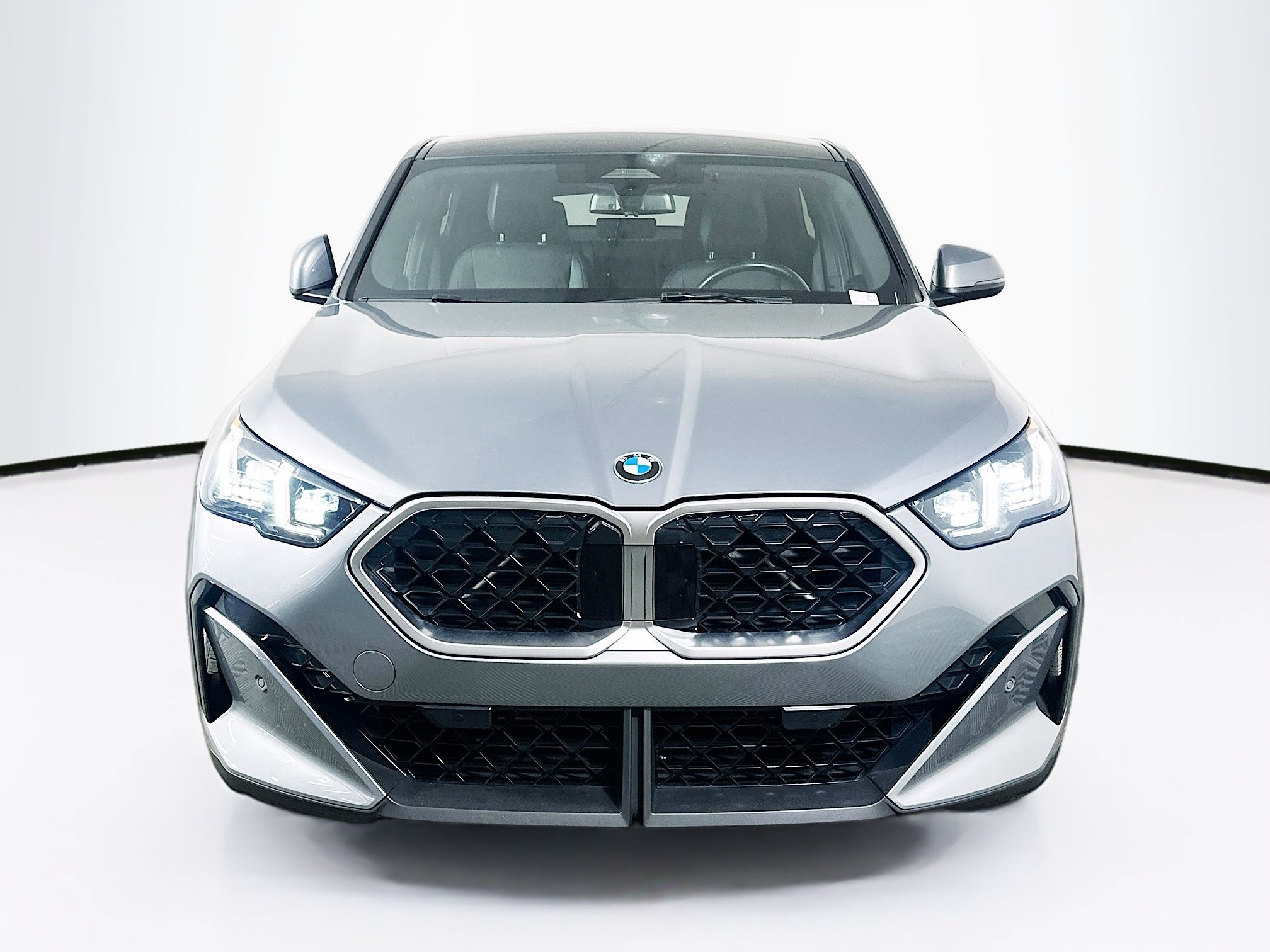 Used 2025 BMW X2 xDrive28i AWD/4WD image 2