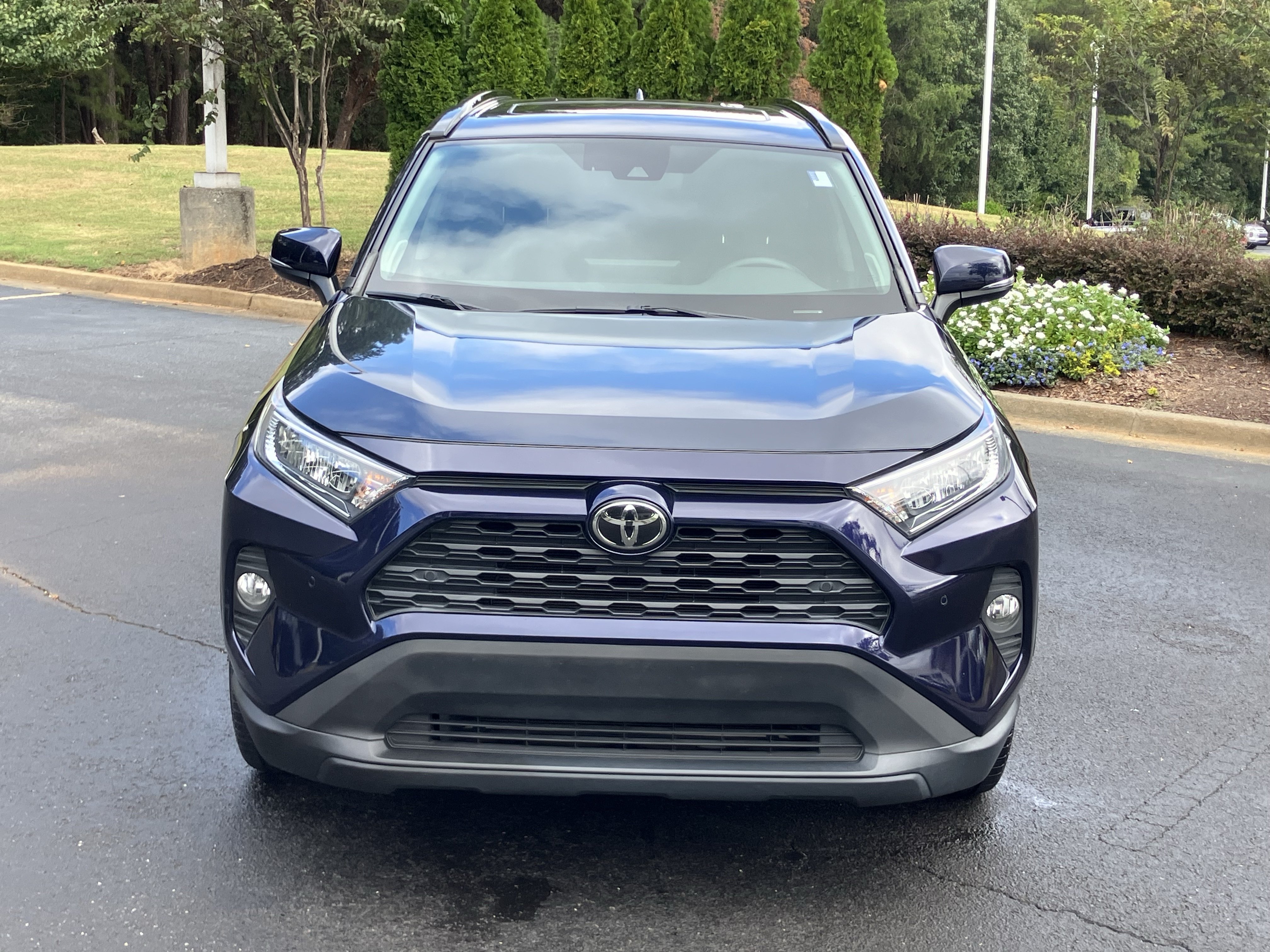 Used 2021 Toyota RAV4 XLE Premium FWD image 3