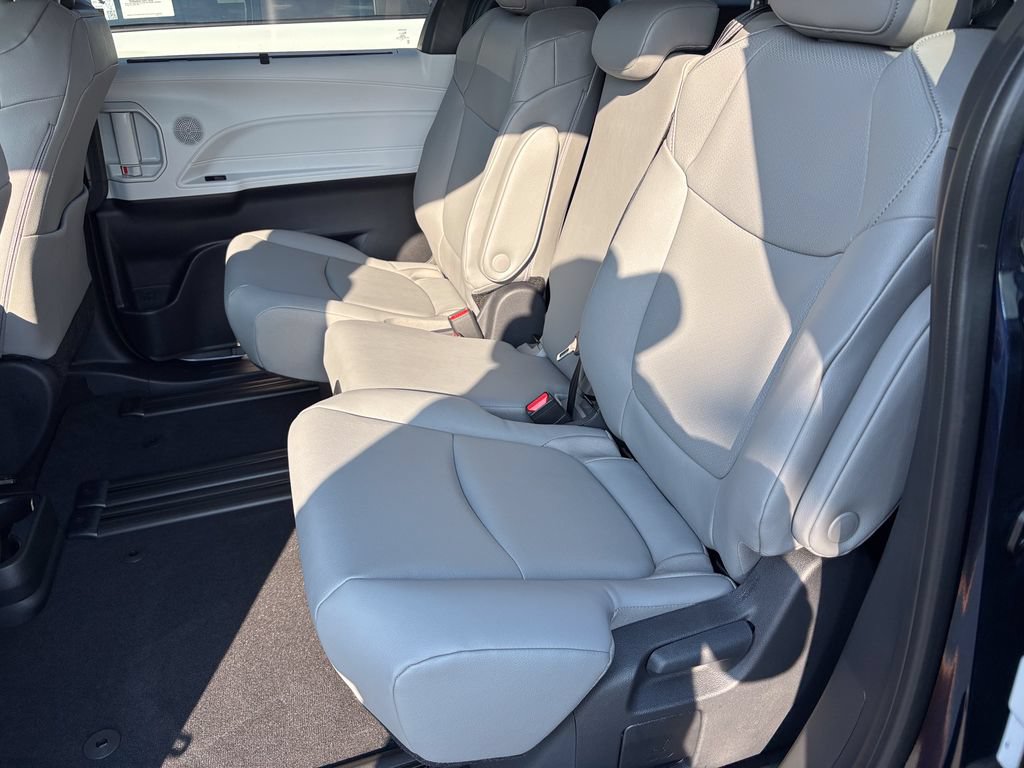 New 2026 Toyota Sienna XLE FWD image 28