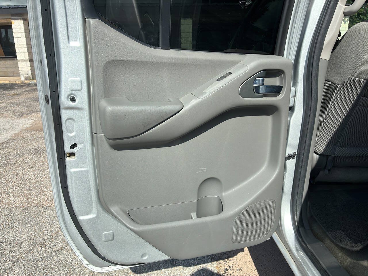 Used 2015 Nissan Frontier SV w/ SV Value Truck Package RWD image 24