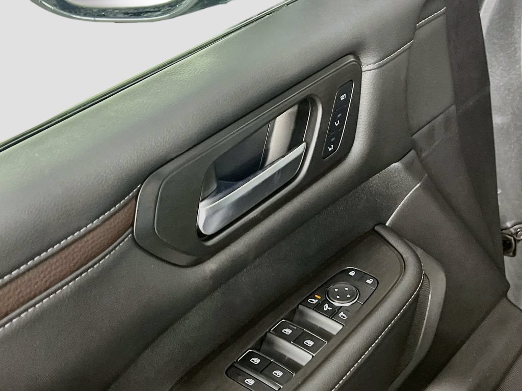 New 2026 Nissan Armada SL w/ Captain's Chari Seat Package AWD/4WD image 16
