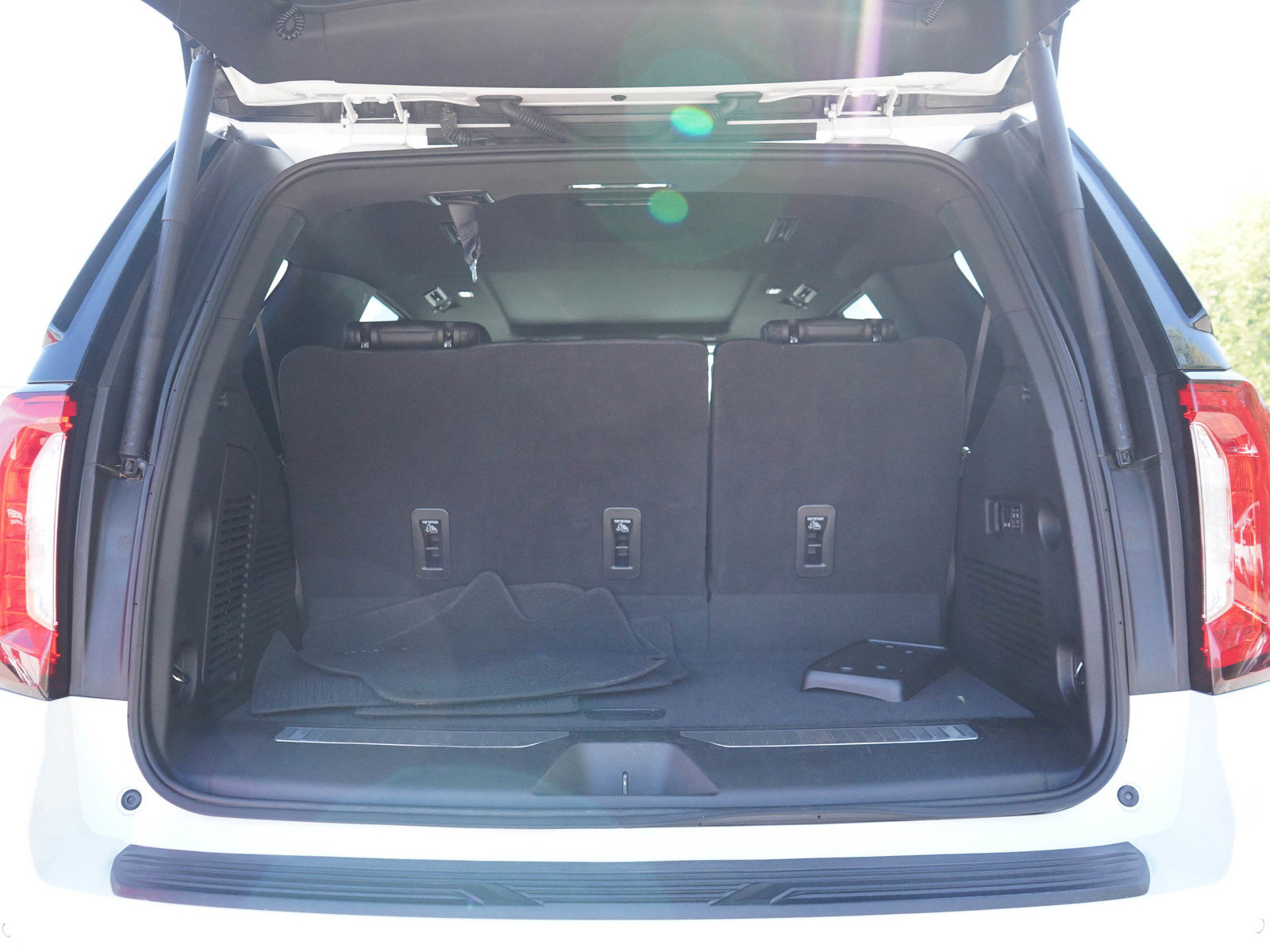 Used 2023 GMC Yukon Denali AWD/4WD image 16