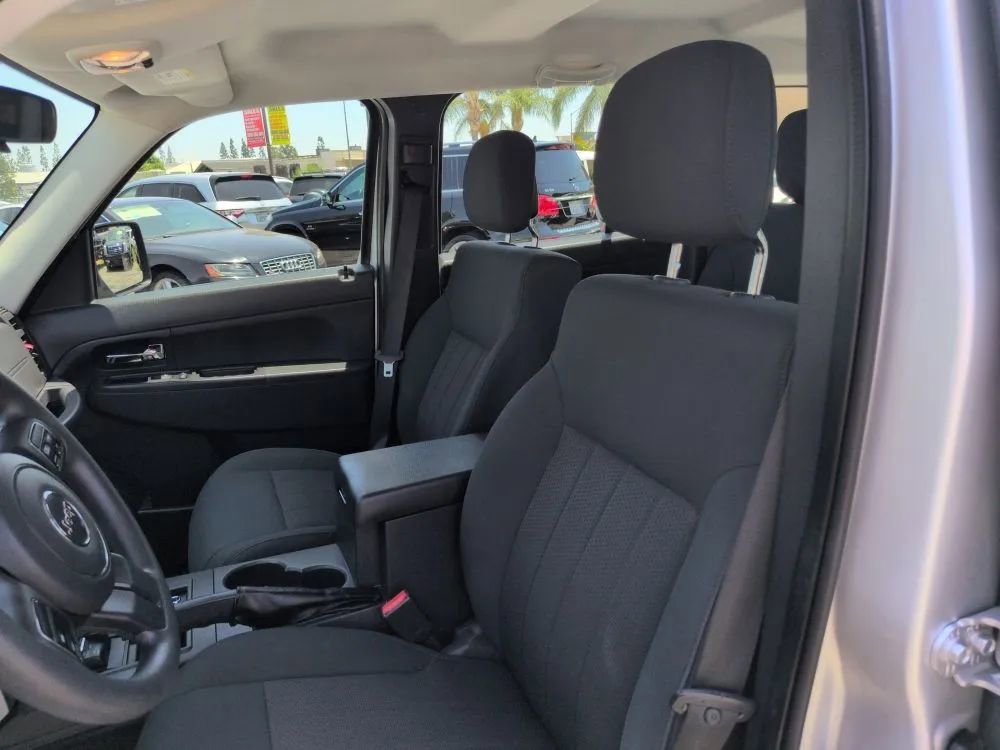 Used 2011 Jeep Liberty Sport image 17
