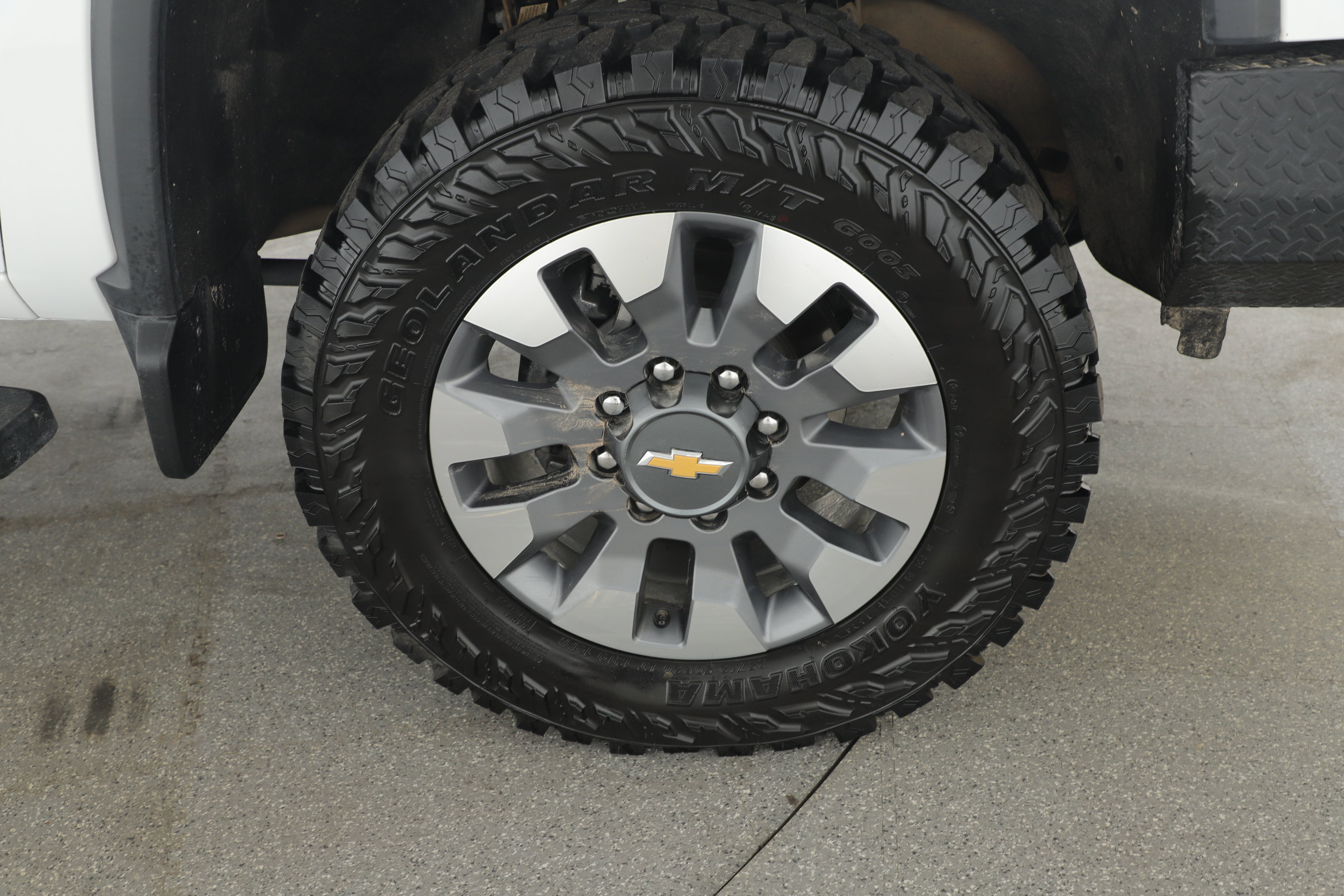 Used 2024 Chevrolet Silverado 2500 Custom w/ Custom Value Package image 3