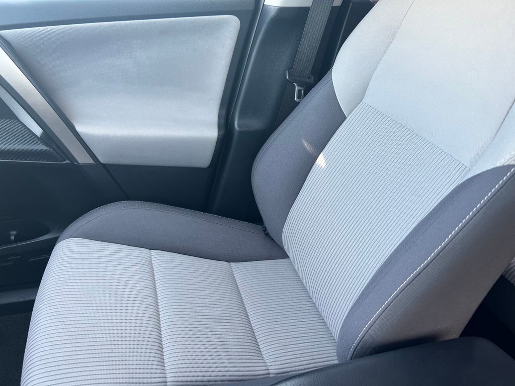 Used 2015 Toyota RAV4 XLE AWD/4WD image 31