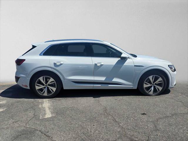 Used 2024 Audi Q8 e-tron Premium Plus w/ Premium Plus Package AWD/4WD image 2