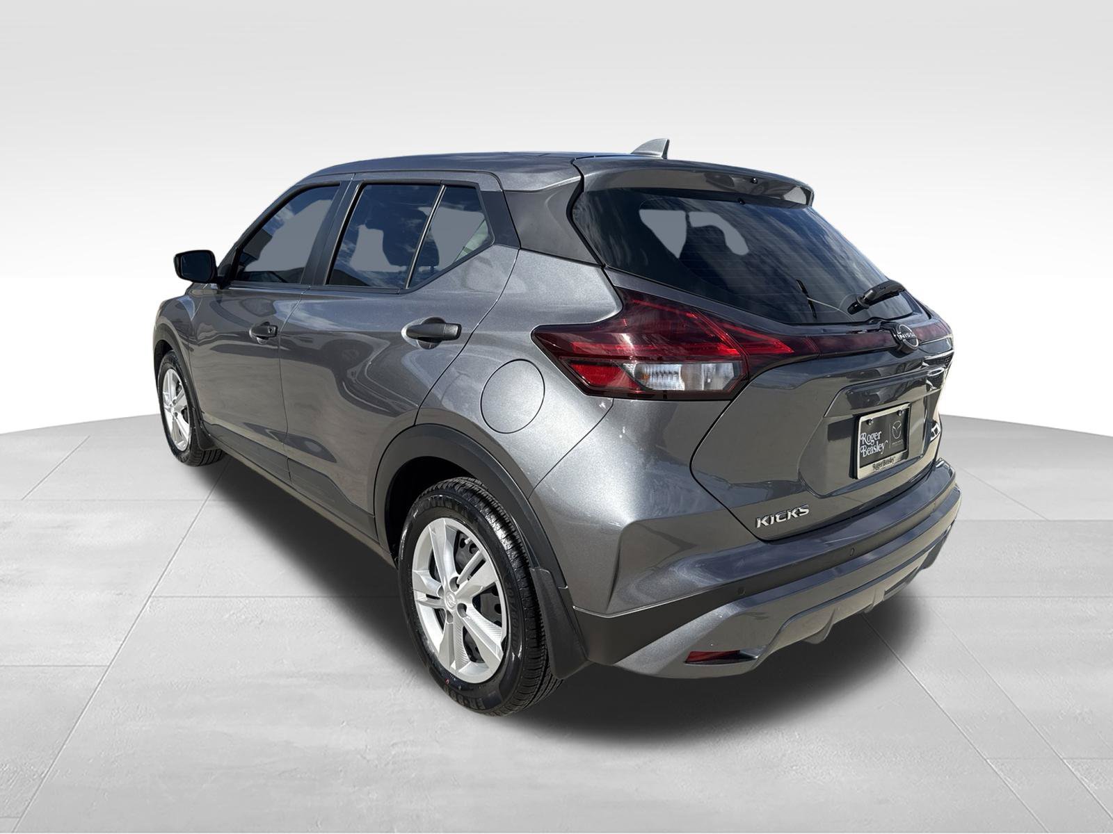 Used 2022 Nissan Kicks S FWD image 7