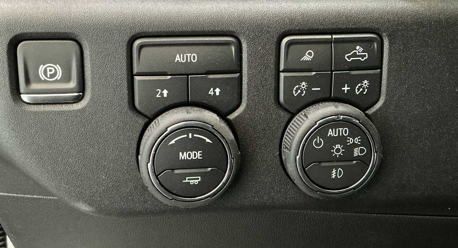 New 2026 Chevrolet Silverado 1500 LTZ w/ LTZ Premium Package AWD/4WD image 18