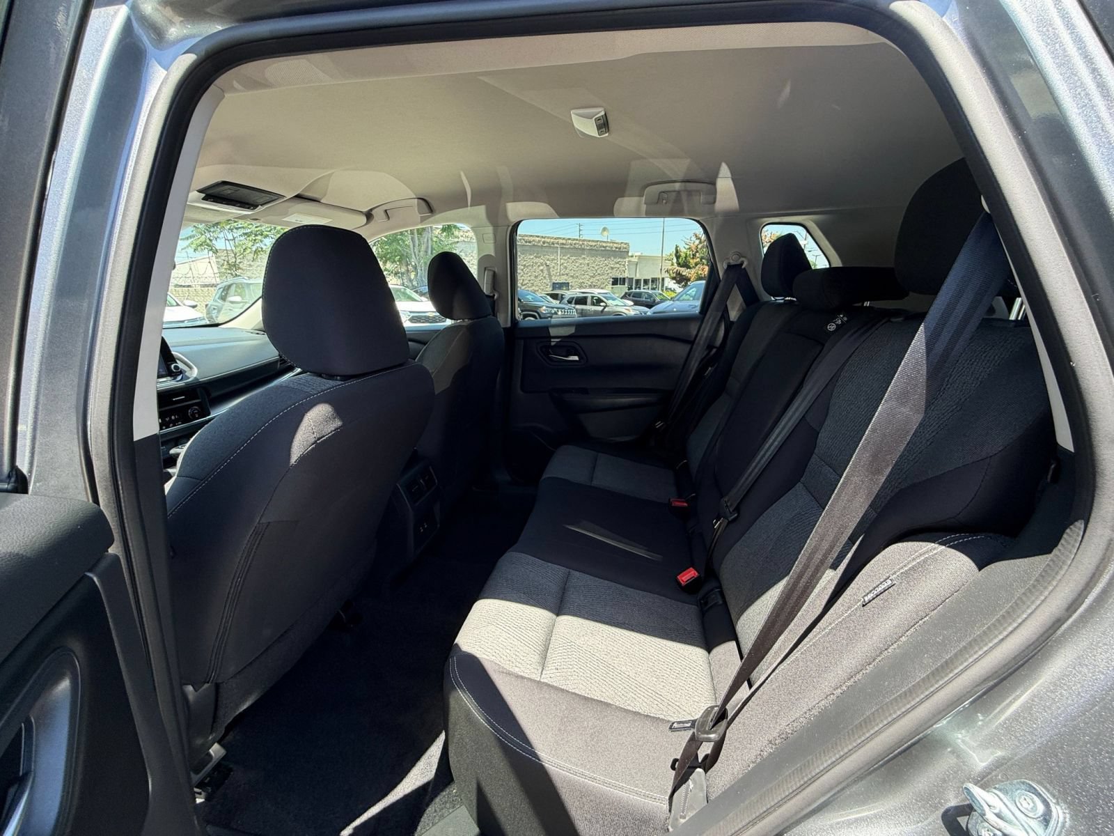 Used 2025 Nissan Rogue SV FWD image 28