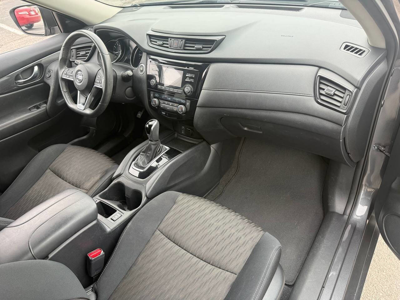 Used 2017 Nissan Rogue SV FWD image 12