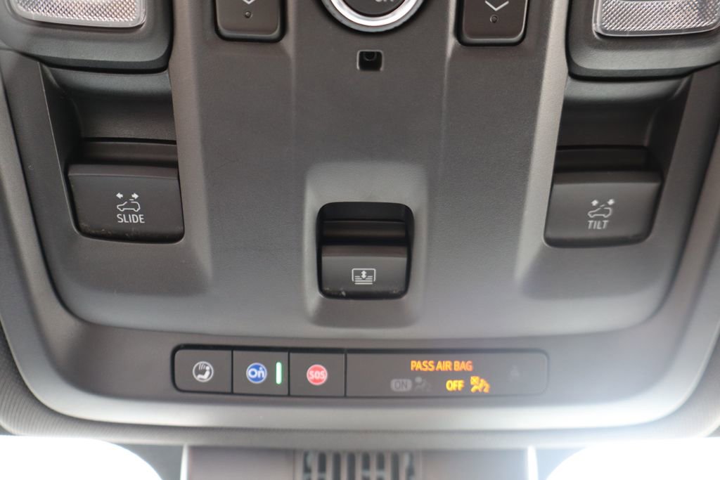 Used 2023 Chevrolet Suburban Z71 w/ Luxury Package image 31