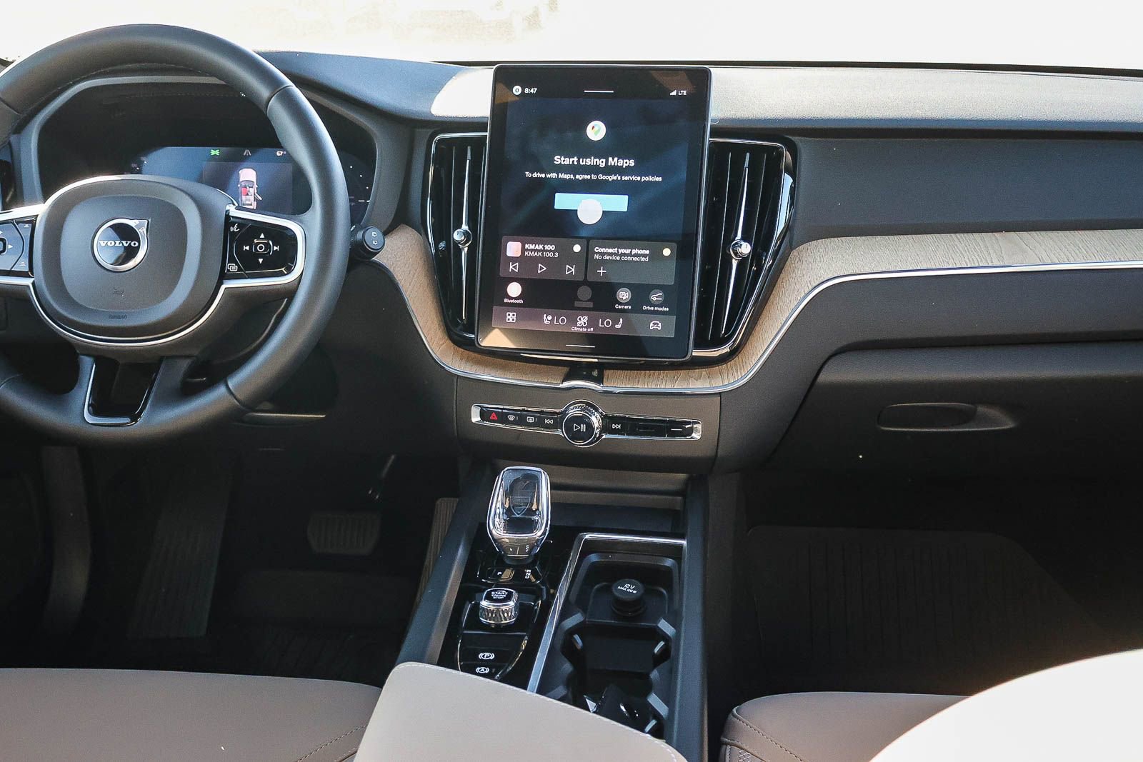 New 2026 Volvo XC60 T8 Plus w/ Climate Package image 24