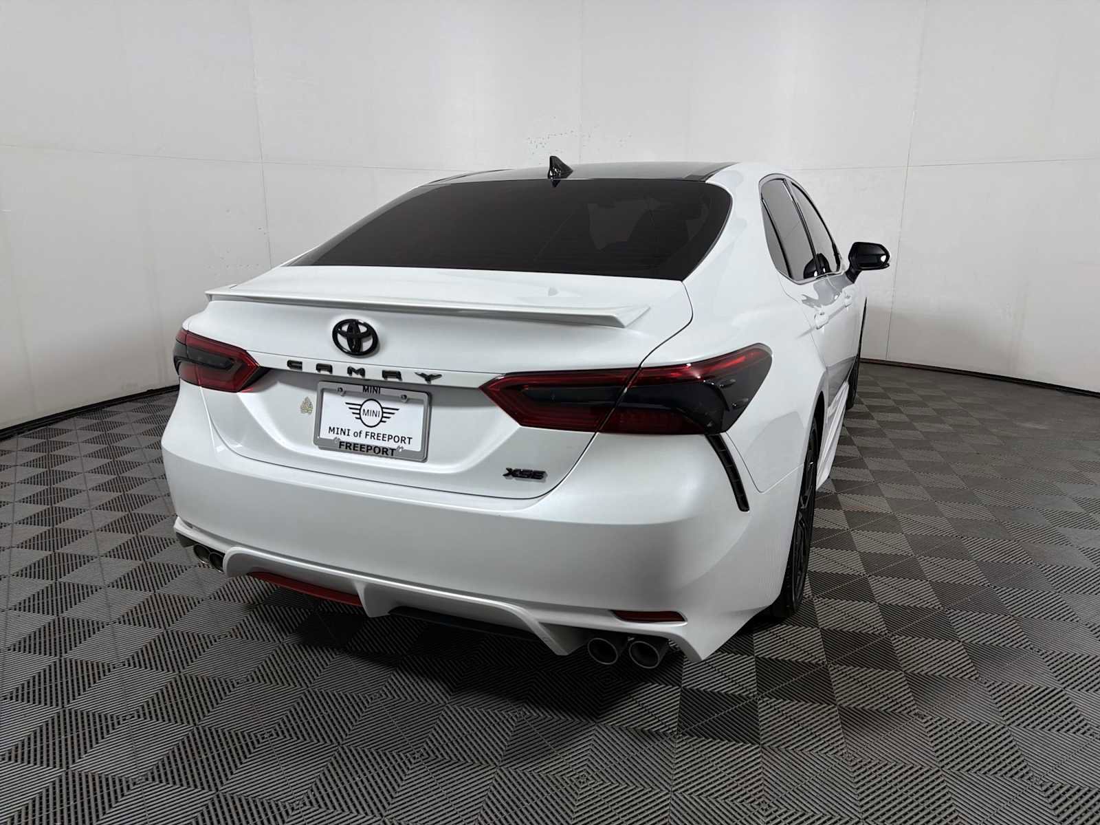 Used 2023 Toyota Camry XSE image 6