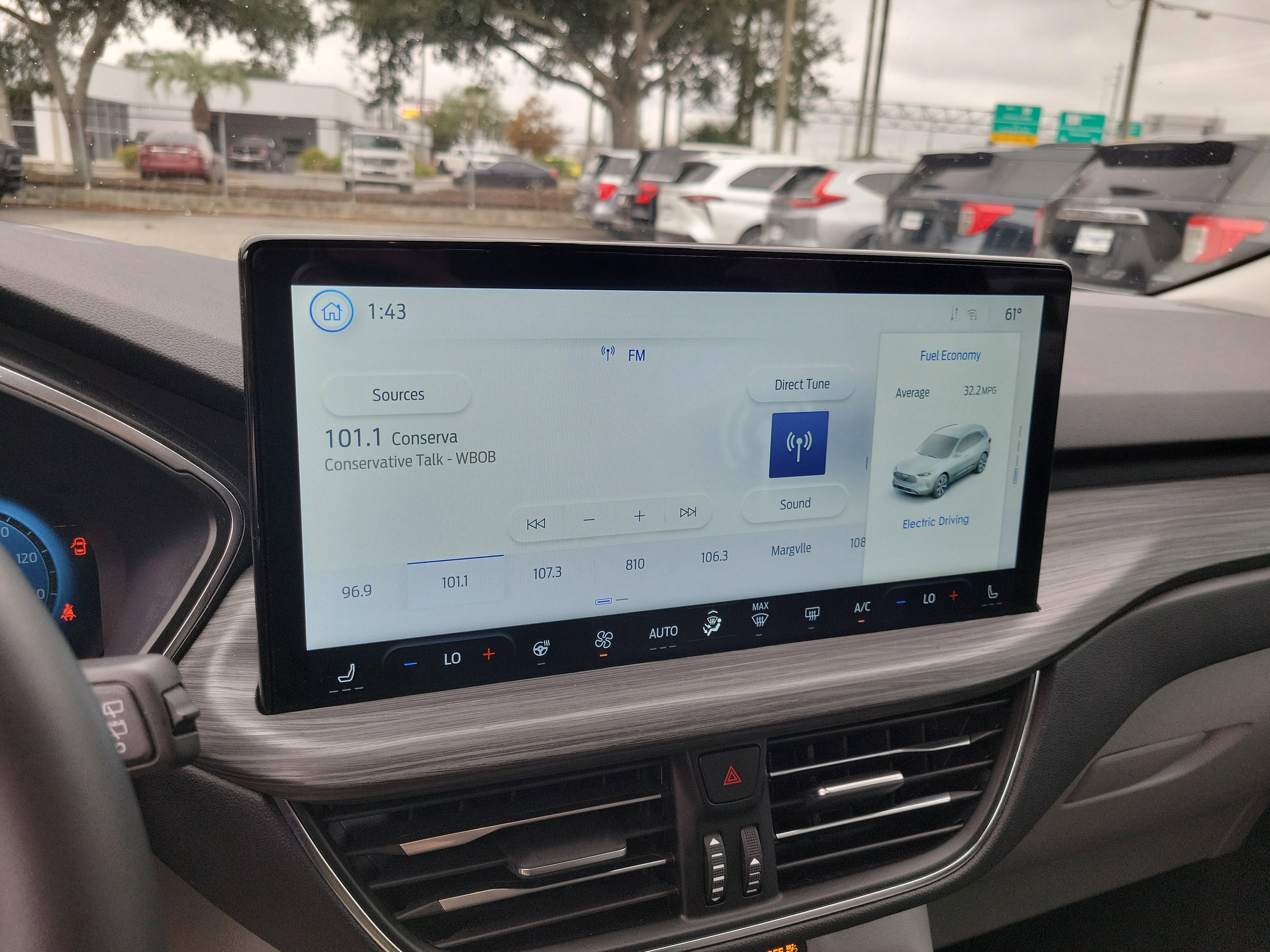 Used 2024 Ford Escape SE w/ PHEV Premium Package image 18