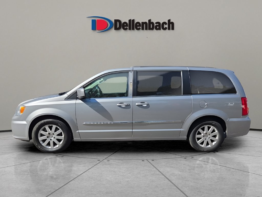 Used 2015 Chrysler Town & Country Touring FWD image 2
