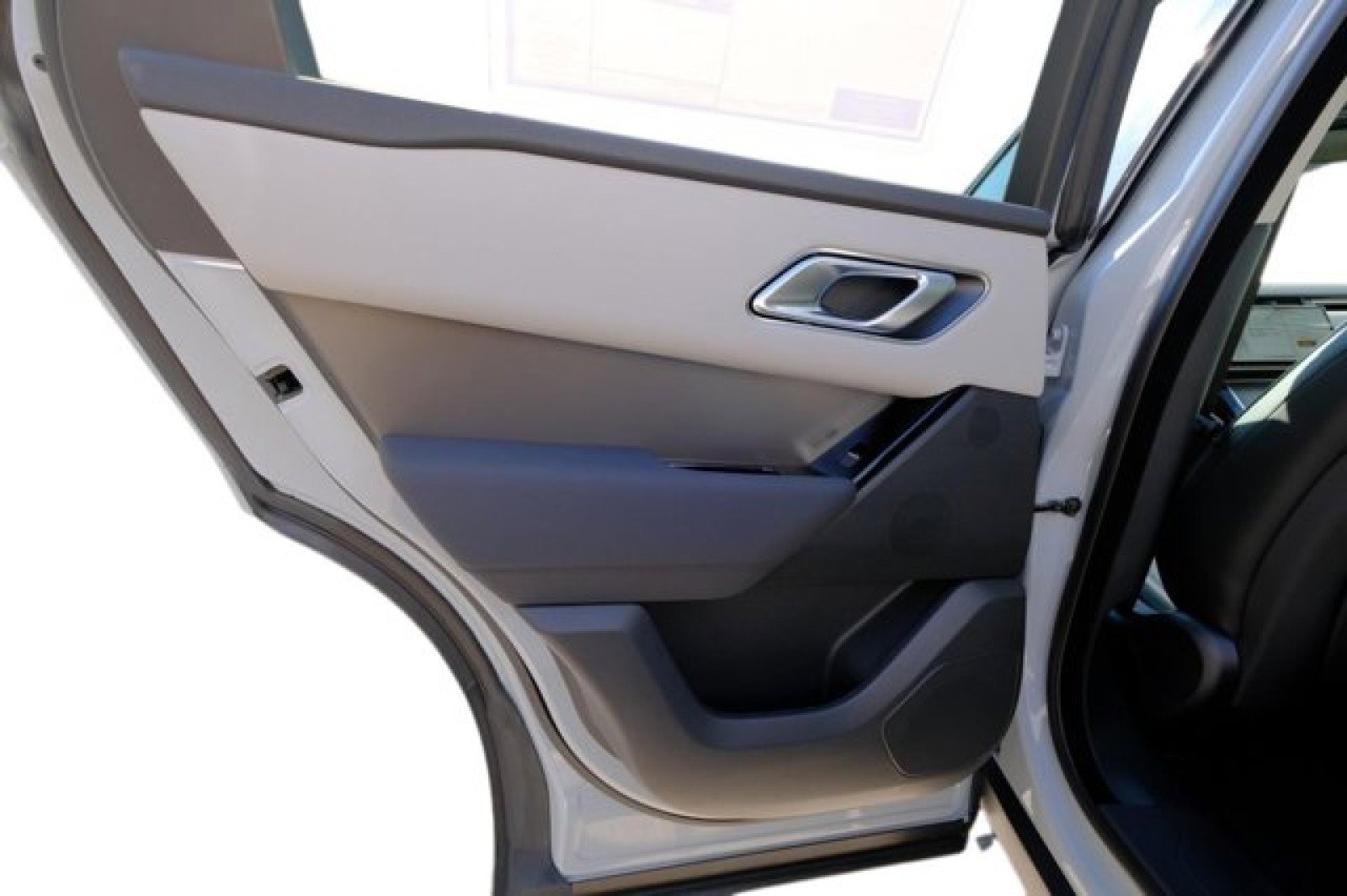 New 2025 Land Rover Range Rover Velar Dynamic SE image 13