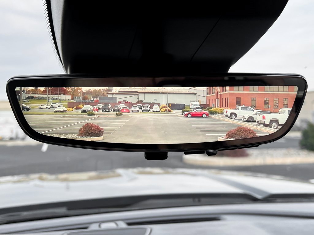 Used 2025 GMC Sierra 3500 Denali Ultimate image 9