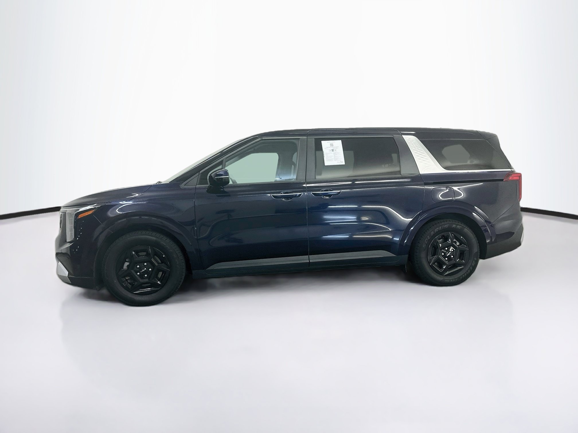Used 2025 Kia Carnival FWD image 4