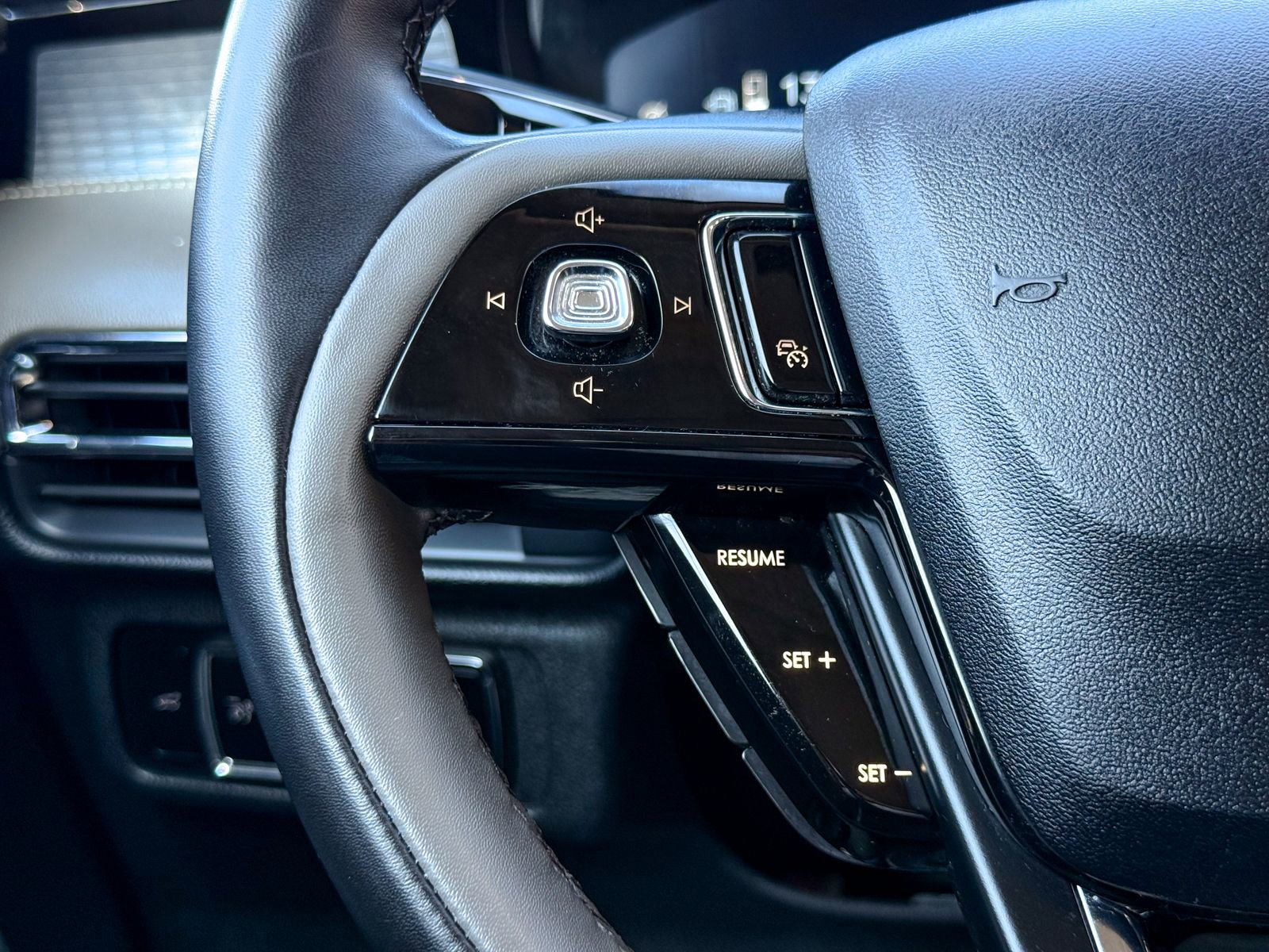 Used 2023 Lincoln Corsair AWD w/ Equipment Group 101A image 37