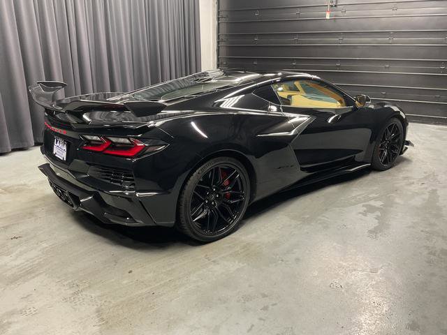 Used 2023 Chevrolet Corvette Z06 w/ Z07 Performance Package RWD image 5