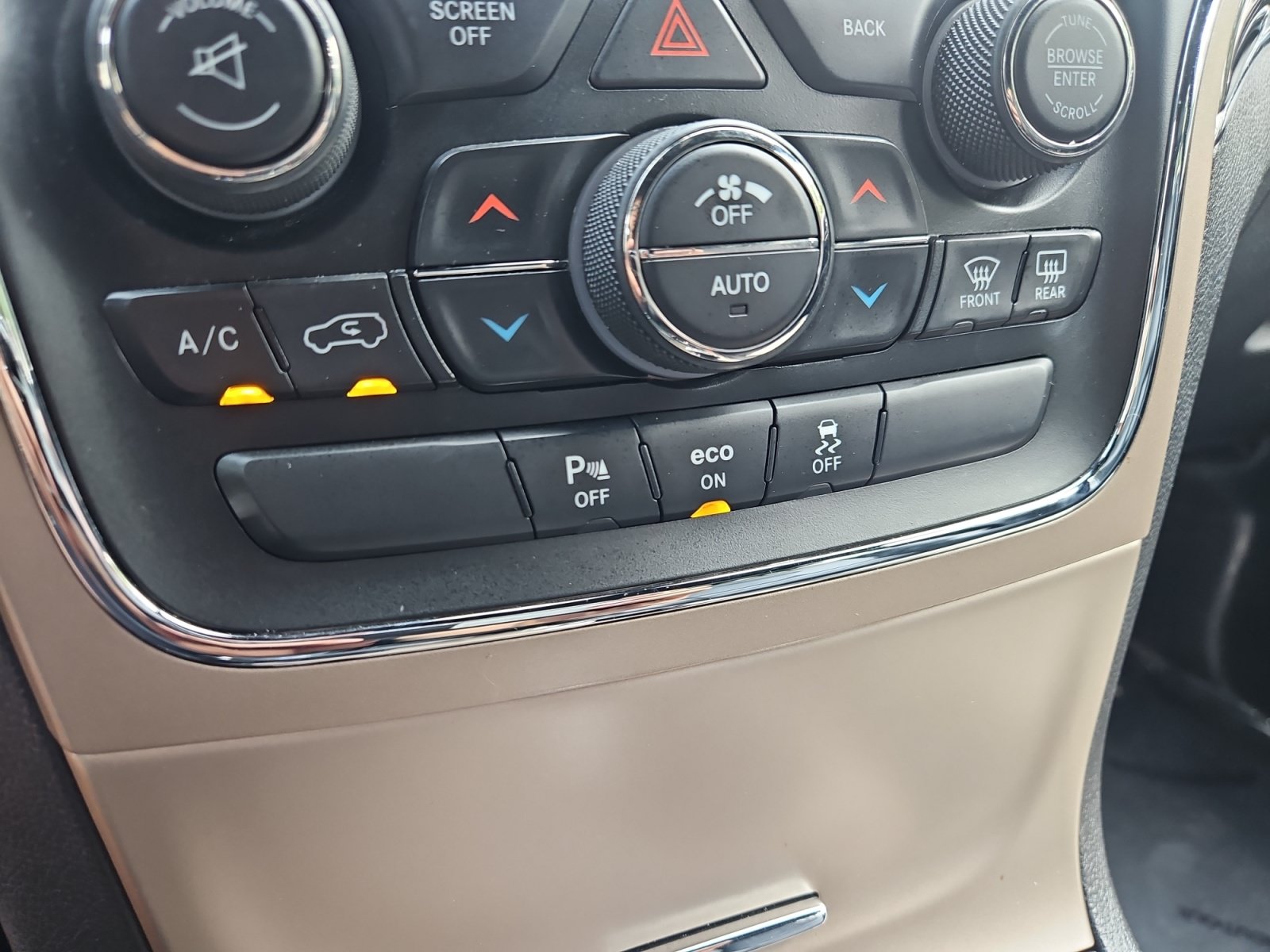 Used 2014 Jeep Grand Cherokee Overland AWD/4WD image 24