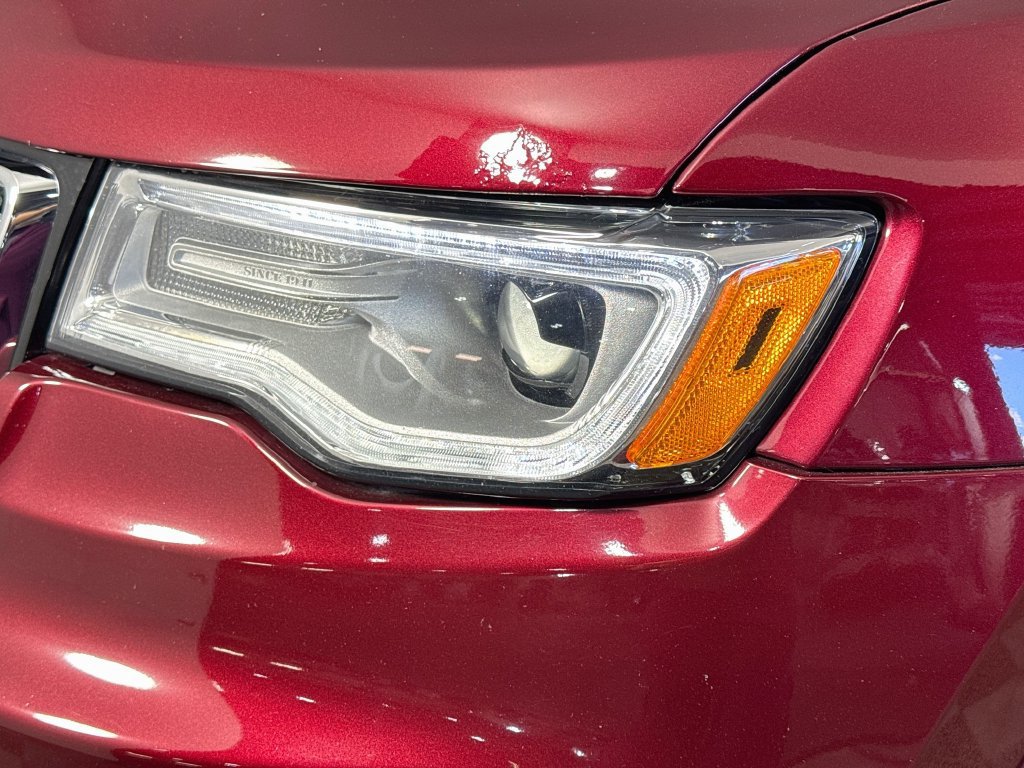 Used 2018 Jeep Grand Cherokee Overland AWD/4WD image 3