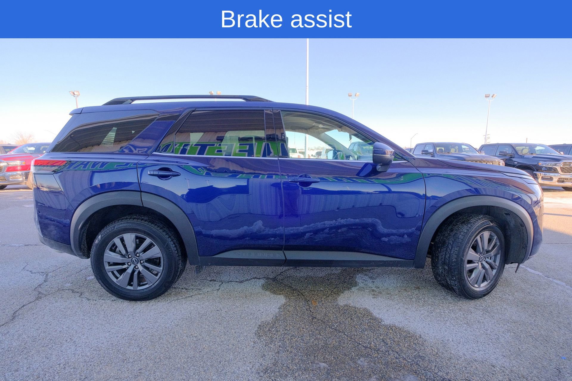 Used 2025 Nissan Pathfinder SV image 11