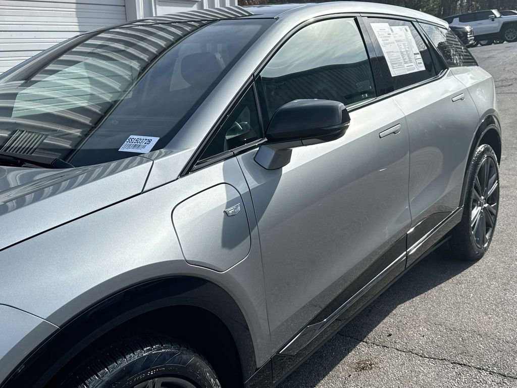 Used 2025 Cadillac Optiq Sport 2 image 11