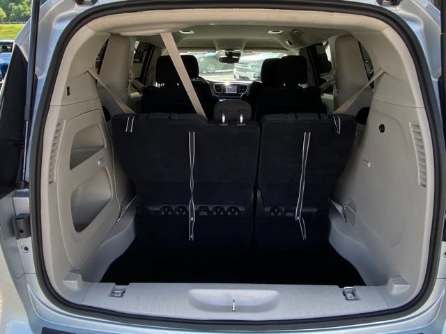 Used 2023 Chrysler Voyager LX FWD image 9